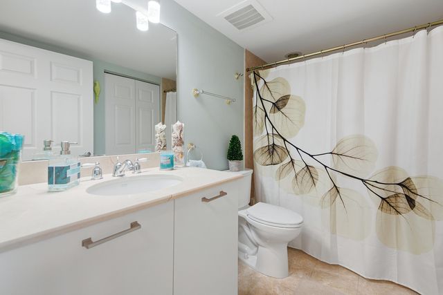 2001 N Ocean Boulevard 702s, Fort Lauderdale, FL 33305