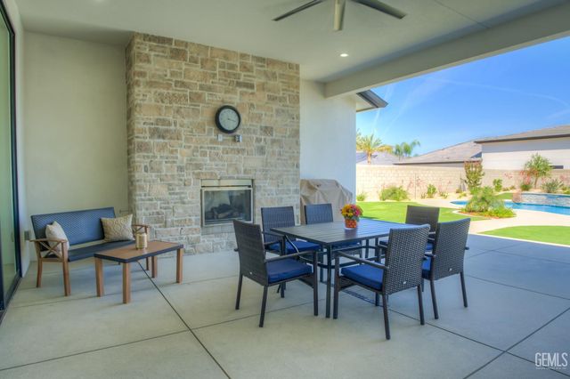 16624 Weatherly Court, Bakersfield, CA 93314