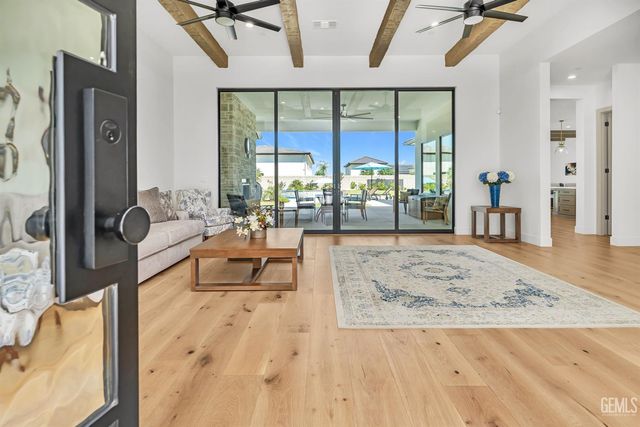 16624 Weatherly Court, Bakersfield, CA 93314