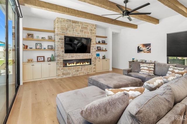 16624 Weatherly Court, Bakersfield, CA 93314