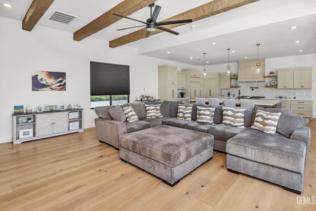 16624 Weatherly Court, Bakersfield, CA 93314