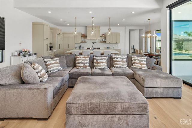 16624 Weatherly Court, Bakersfield, CA 93314