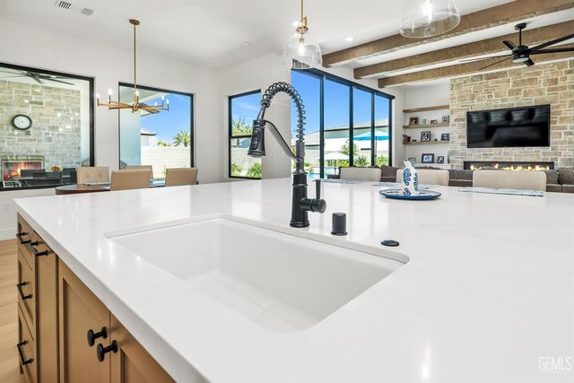 16624 Weatherly Court, Bakersfield, CA 93314