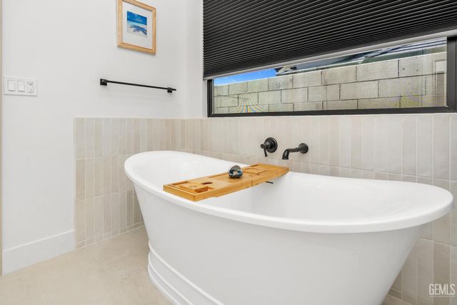 16624 Weatherly Court, Bakersfield, CA 93314