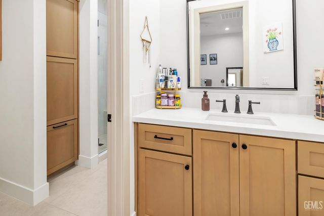 16624 Weatherly Court, Bakersfield, CA 93314