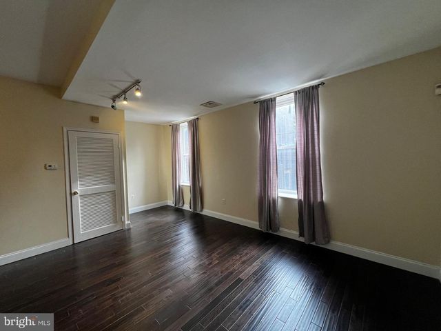 443 Fairmount Ave Side D, Philadelphia, PA 19123