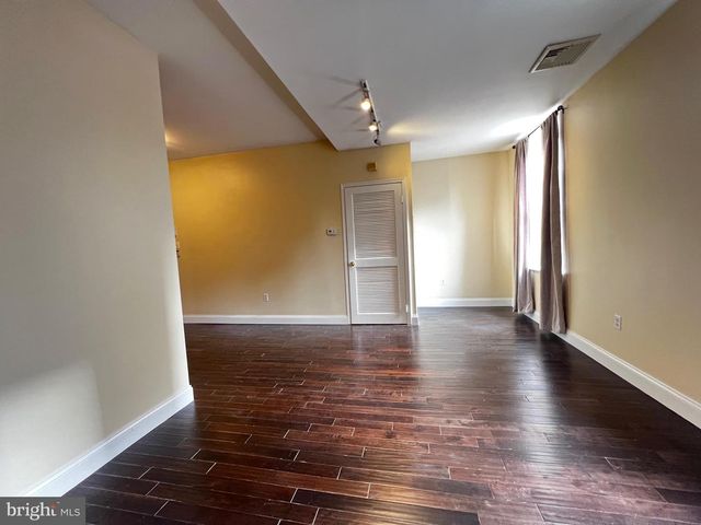 443 Fairmount Ave Side D, Philadelphia, PA 19123