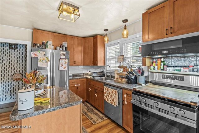 15 Chestnut Street, Waretown, NJ 08758