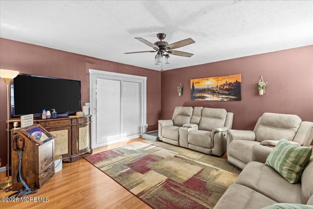 15 Chestnut Street, Waretown, NJ 08758