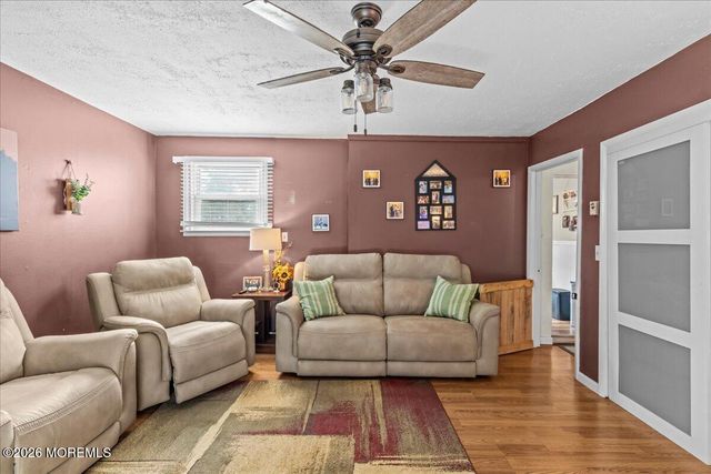 15 Chestnut Street, Waretown, NJ 08758