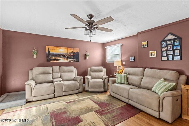 15 Chestnut Street, Waretown, NJ 08758