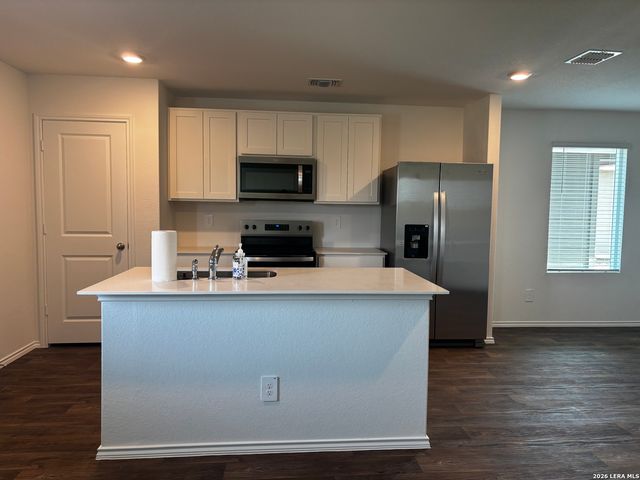 1421 SEQUOIA PARK, Converse, TX 78109