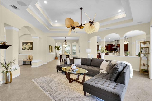 303 BLACKBIRD CT, Bradenton, FL 34212
