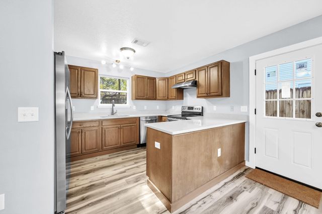 609 E Edney Avenue, Crestview, FL 32536