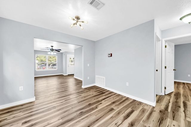 609 E Edney Avenue, Crestview, FL 32536