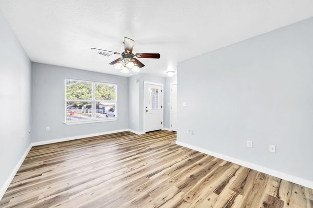 609 E Edney Avenue, Crestview, FL 32536