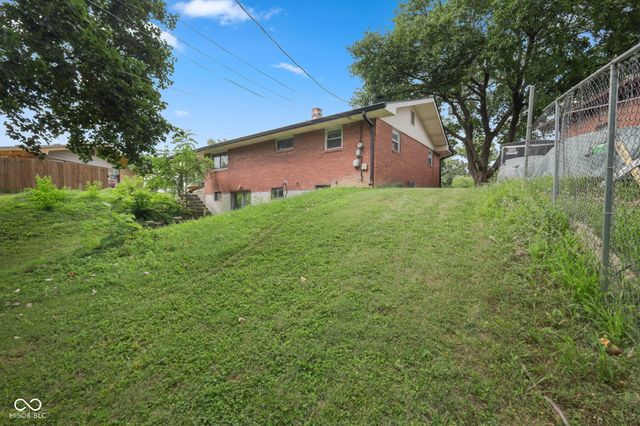 9 Kiefer Court, Beech Grove, IN 46107