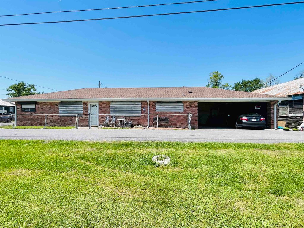 218 Telegraph, Napoleonville, LA 70390