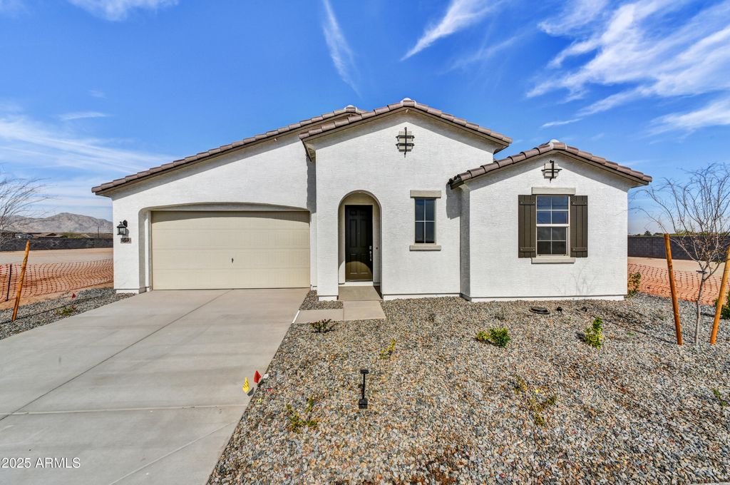 18950 W STELLA Avenue, Waddell, AZ 85355
