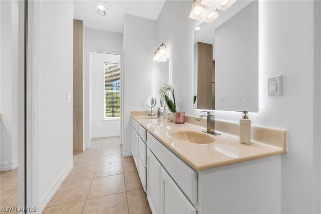 5790 Standing Oaks LN, Naples, FL 34119