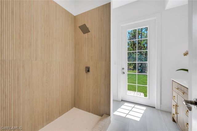 5790 Standing Oaks LN, Naples, FL 34119