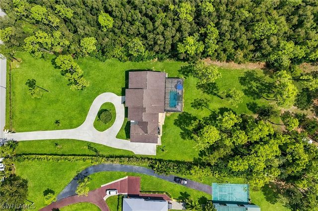 5790 Standing Oaks LN, Naples, FL 34119