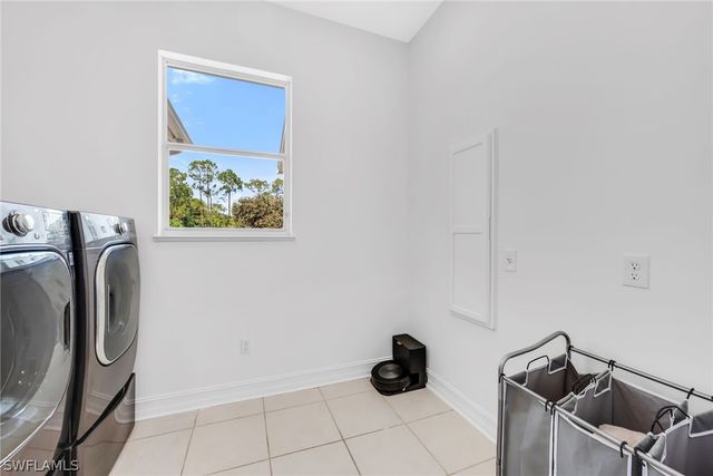 5790 Standing Oaks LN, Naples, FL 34119