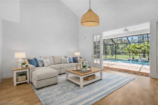 5790 Standing Oaks LN, Naples, FL 34119