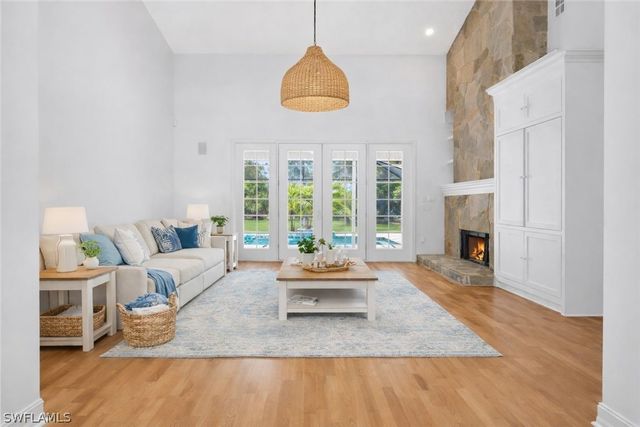 5790 Standing Oaks LN, Naples, FL 34119