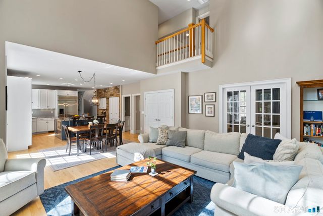 1197 Neipsic Road, Glastonbury, CT 06033