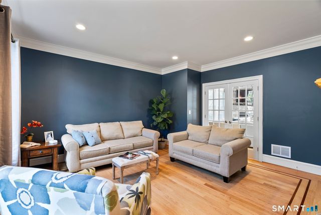 1197 Neipsic Road, Glastonbury, CT 06033