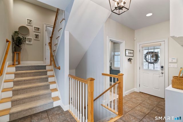 1197 Neipsic Road, Glastonbury, CT 06033