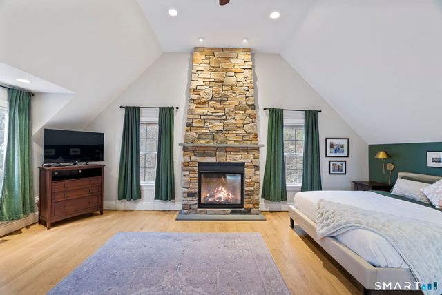 1197 Neipsic Road, Glastonbury, CT 06033