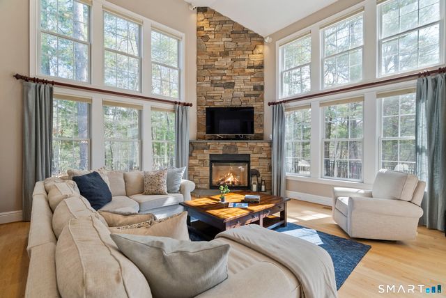 1197 Neipsic Road, Glastonbury, CT 06033