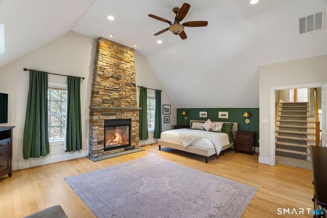 1197 Neipsic Road, Glastonbury, CT 06033