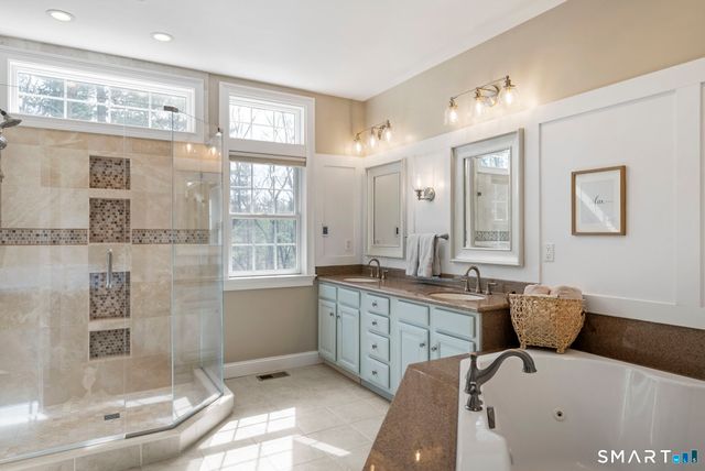 1197 Neipsic Road, Glastonbury, CT 06033