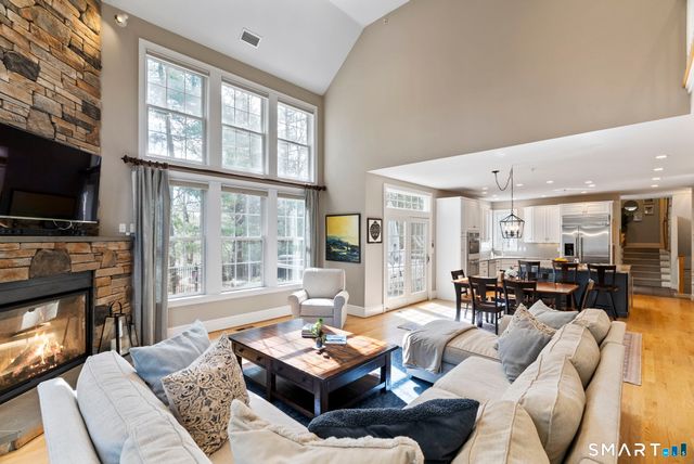 1197 Neipsic Road, Glastonbury, CT 06033