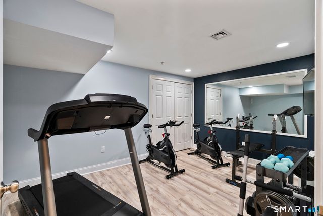 1197 Neipsic Road, Glastonbury, CT 06033