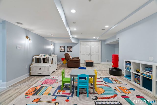 1197 Neipsic Road, Glastonbury, CT 06033