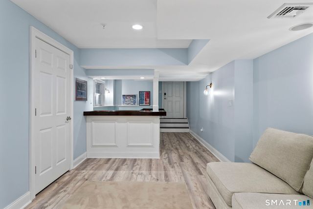 1197 Neipsic Road, Glastonbury, CT 06033