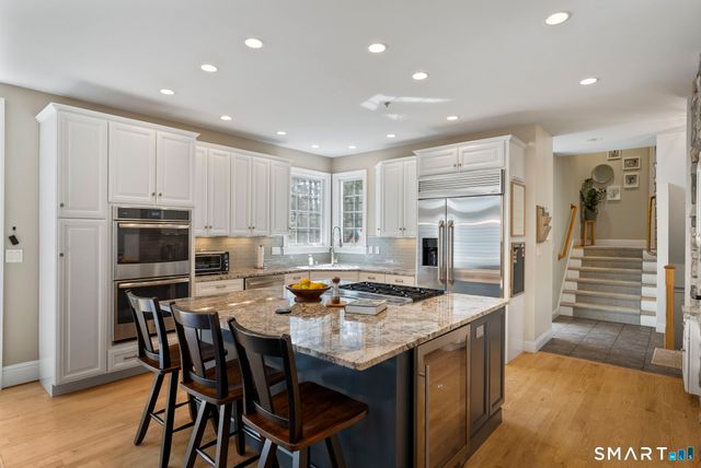 1197 Neipsic Road, Glastonbury, CT 06033