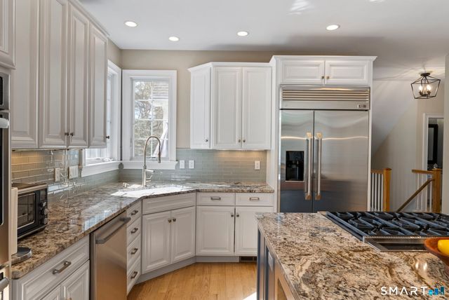 1197 Neipsic Road, Glastonbury, CT 06033