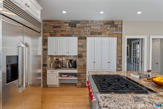 1197 Neipsic Road, Glastonbury, CT 06033