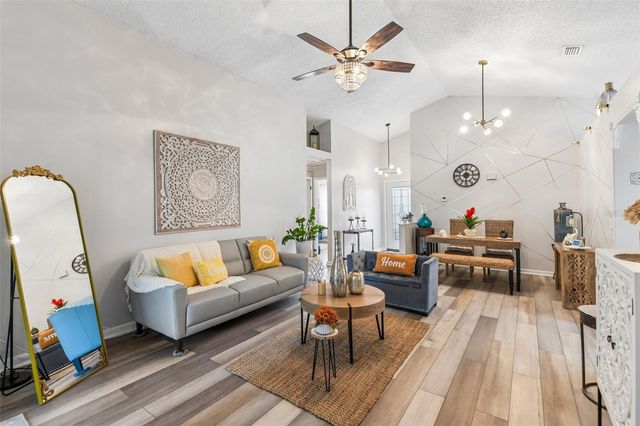 8709 BUSCH OAKS STREET, Tampa, FL 33617