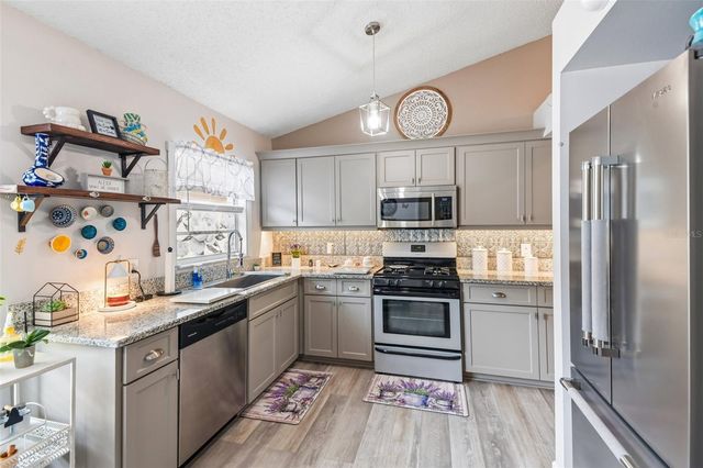 8709 BUSCH OAKS STREET, Tampa, FL 33617