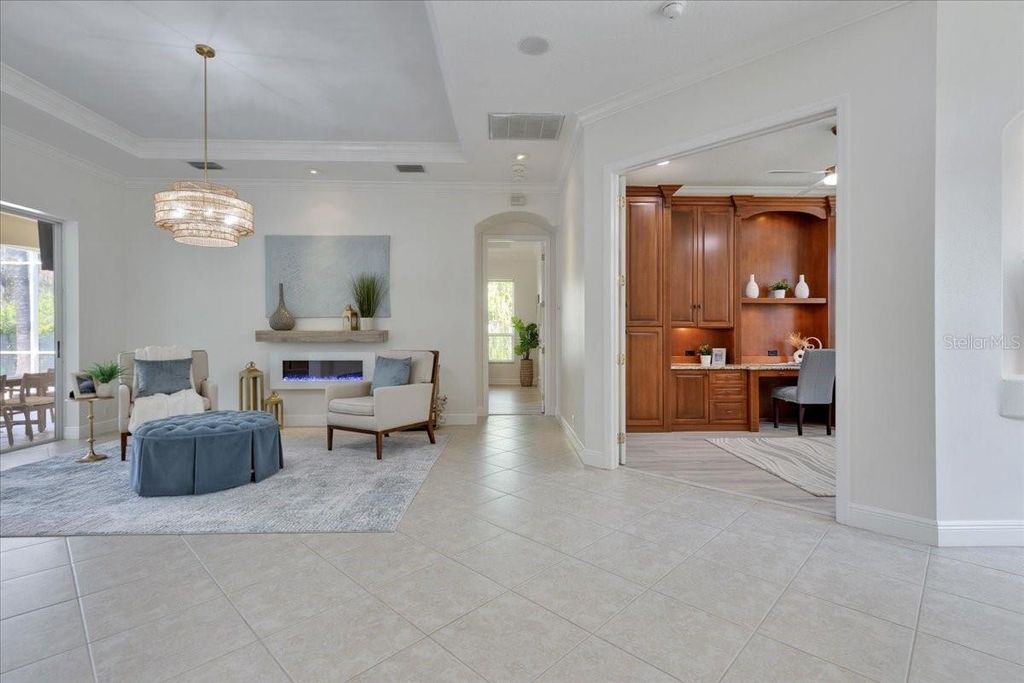 Image 12 of property listing at 9814 EMERALD LINKS DRIVE, Tampa, FL 33626