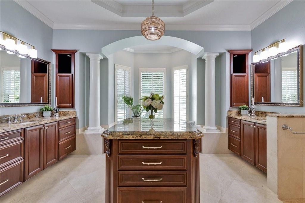 Image 25 of property listing at 9814 EMERALD LINKS DRIVE, Tampa, FL 33626