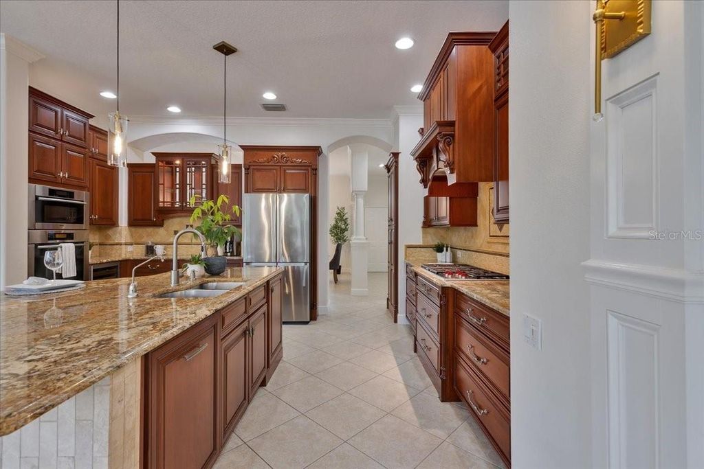 Image 39 of property listing at 9814 EMERALD LINKS DRIVE, Tampa, FL 33626