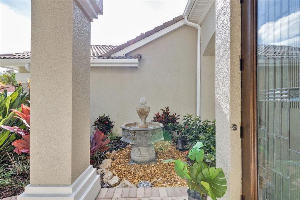 Image 5 of property listing at 9814 EMERALD LINKS DRIVE, Tampa, FL 33626