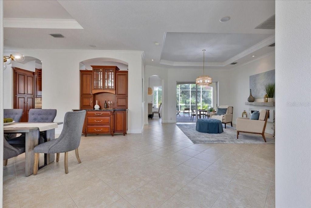 Image 6 of property listing at 9814 EMERALD LINKS DRIVE, Tampa, FL 33626